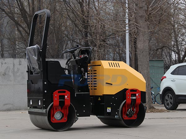小型壓路機(jī)長(zhǎng)期不使用就能丟下保養(yǎng)嗎？