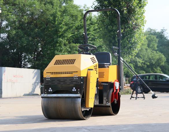 小型壓路機如何散熱呢？